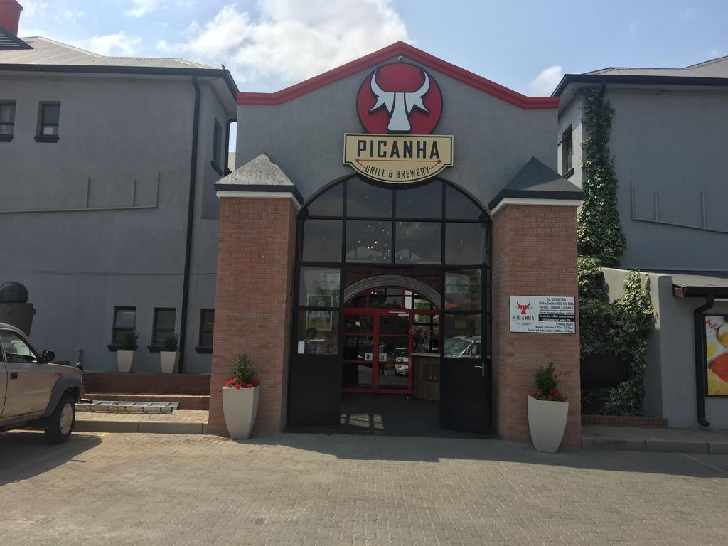 Picanha Grill Guest House & Events Venue Nigel Екстер'єр фото